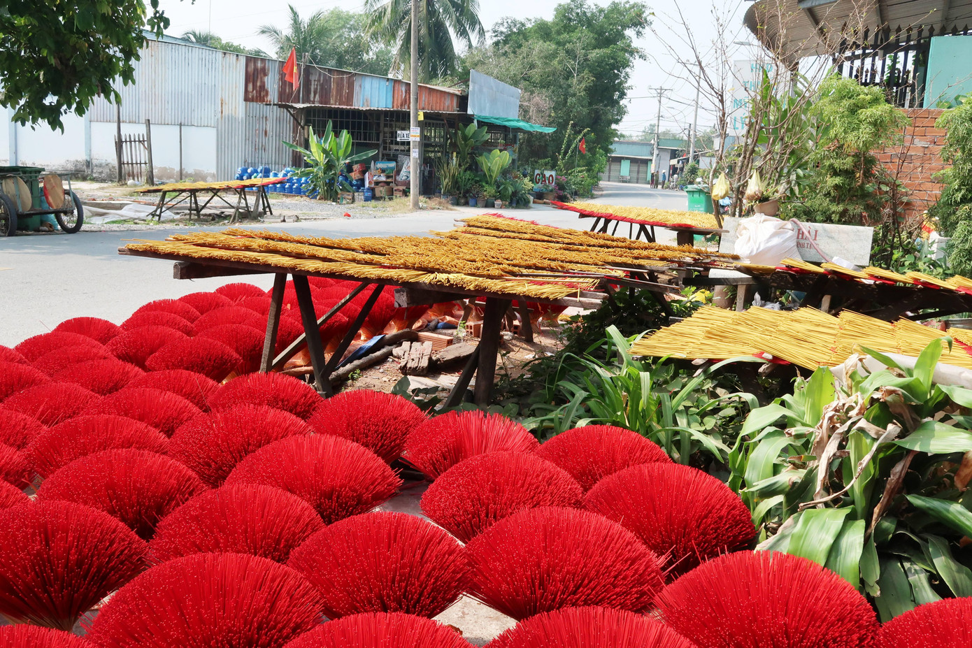 Theo các bậc lão niên, nghề se nhang ở xã Lê Minh Xuân, huyện Bình Chánh đã có gần trăm năm tuổi.