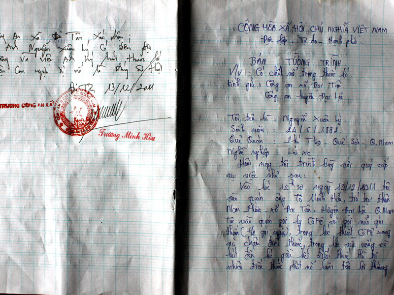 Đơn tường trình của anh Lý có chữ ký, xác nhận của nhân chứng và công an xã. Đơn tường trình của anh Lý có chữ ký, xác nhận của nhân chứng và công an xã