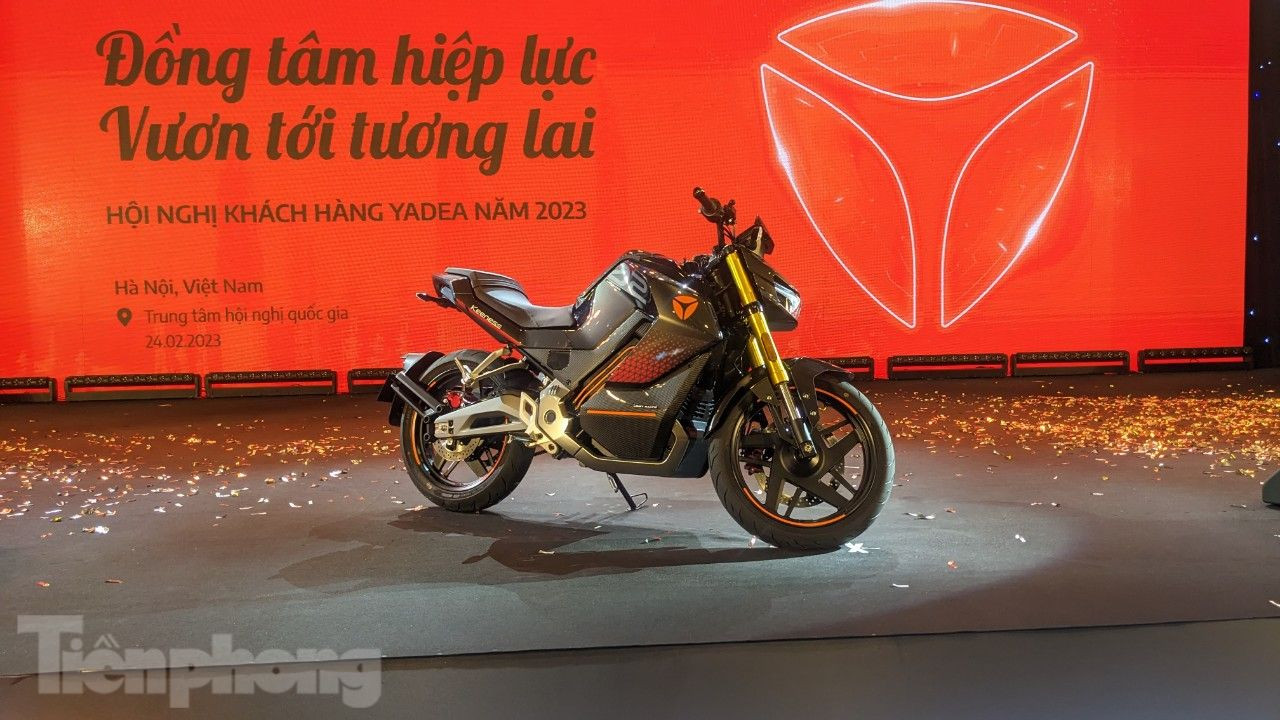 Yadea Keeness sở hữu diện mạo thể thao, mạnh mẽ.