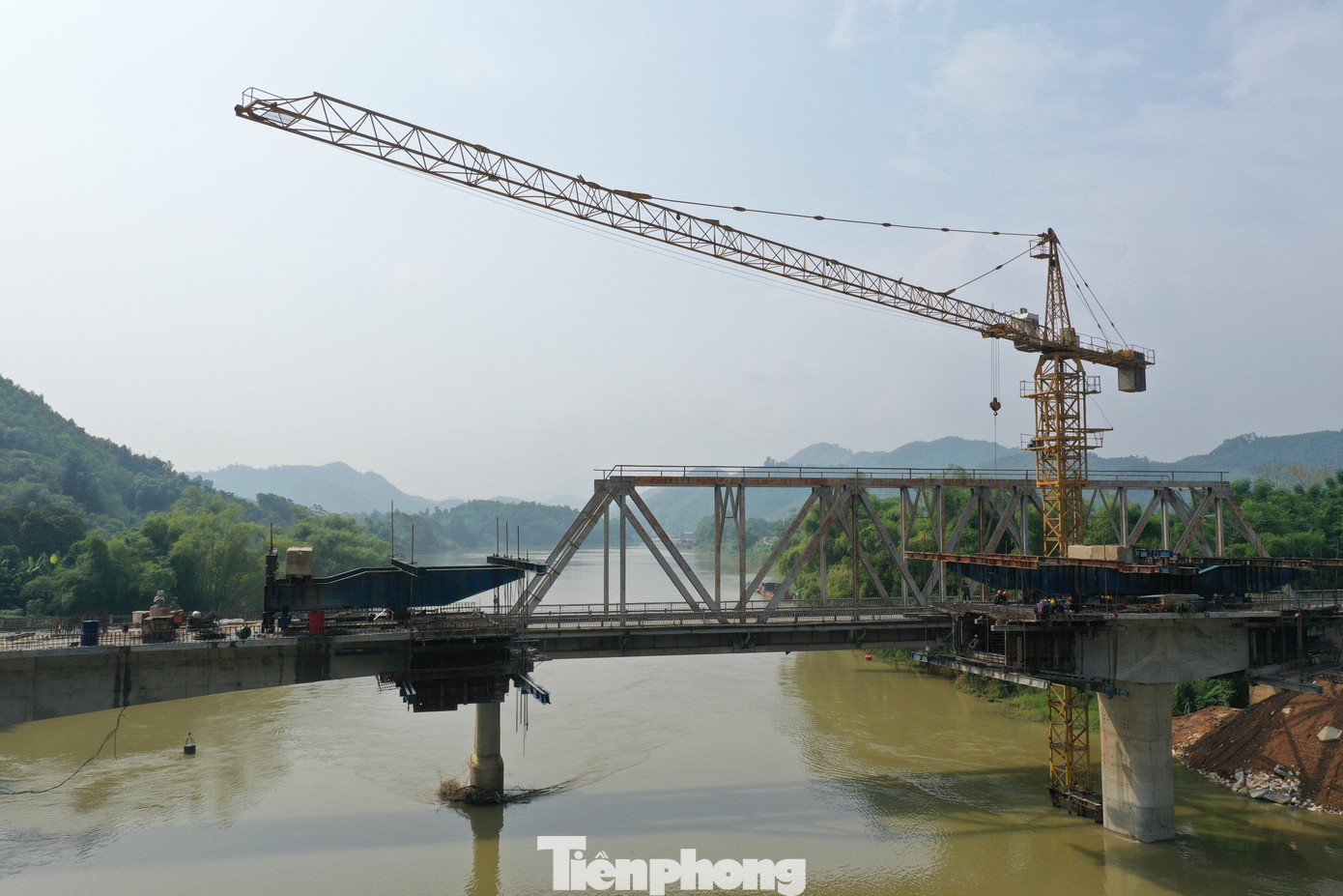 Cầu Tô Mậu được khởi công ngày 1/1/2023 với tổng kinh phí 115 tỷ đồng. Chủ đầu tư là Ban quản lý dự án đầu tư xây dựng các công trình giao thông tỉnh Yên Bái; nhà thầu thi công là liên danh Công ty TNHH Vận tải đầu tư xây dựng TLK, Công ty TNHH Hiệp Phú. Cầu Tô Mậu được khởi công ngày 1/1/2023 với tổng kinh phí 115 tỷ đồng. Chủ đầu tư là Ban quản lý dự án đầu tư xây dựng các công trình giao thông tỉnh Yên Bái; nhà thầu thi công là liên danh Công ty TNHH Vận tải đầu tư xây dựng TLK, Công ty TNHH Hiệp Phú.