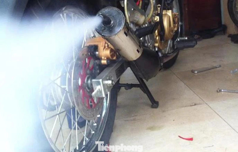 Việc độ ống xả sẽ khiến chiếc xe xả thải trực tiếp ra môi trường gây ô nhiễm.