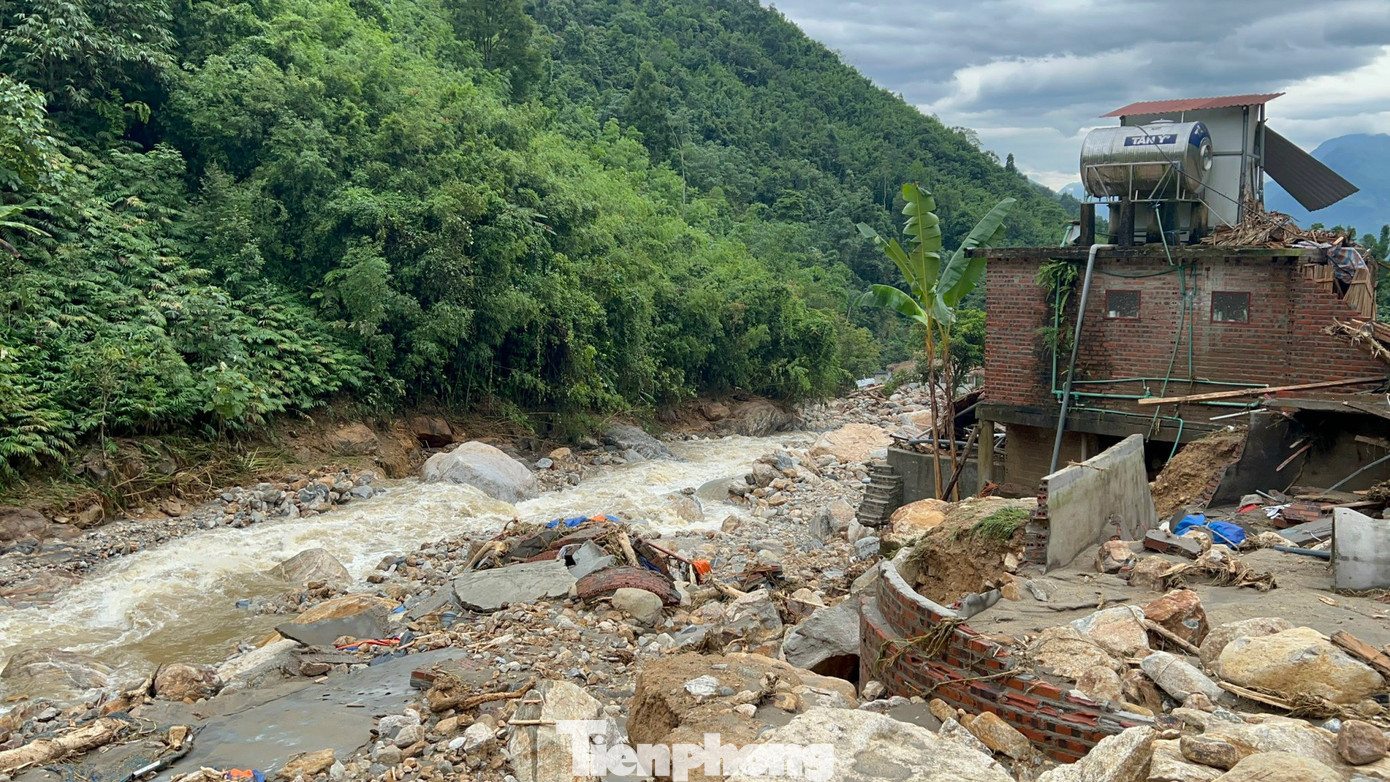 Trận lũ quét đêm 12 đến rạng sáng 13/9 xã Liên Minh, thị xã Sa Pa bị thiệt hại nặng nề. Mưa lũ, sạt lở đất đã khiến 3 người chết, 4 người mất tích, 5 người bị thương. Nhiều tài sản của người dân bị lũ cuốn trôi, ước tính thiệt hại lên đến hàng trăm tỷ đồng.