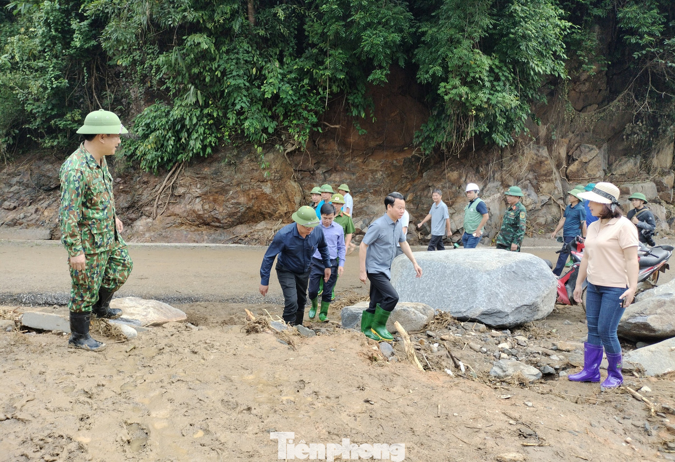 Tại Trạm Y tế xã Hồ Bốn, nơi bị thiệt hại nặng nề về cơ sở vật chất và trang thiết bị, Bí thư Tỉnh ủy Yên Bái yêu cầu Giám đốc Sở Y tế cùng có mặt tại hiện trường phối hợp với các lực lượng tại chỗ. Trong 3 ngày, các lực lượng di chuyển toàn bộ các trang thiết bị hư hỏng, vệ sinh sạch sẽ, phun độc khử trùng, chuẩn bị thuốc, trang bị y tế, bố trí cán bộ có một phòng làm việc để duy trì việc khám, chữa bệnh, cấp phát thuốc cho nhân dân.