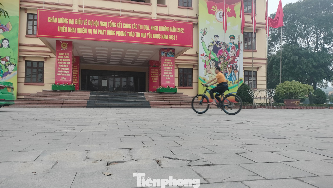 Trong đó, một số tuyến đường đã thi công lát đá vỉa hè như đường Nguyễn Văn Cừ, Âu Cơ, Nguyễn Tất Thành, Yên Ninh, Điện Biên, Trần Phú...