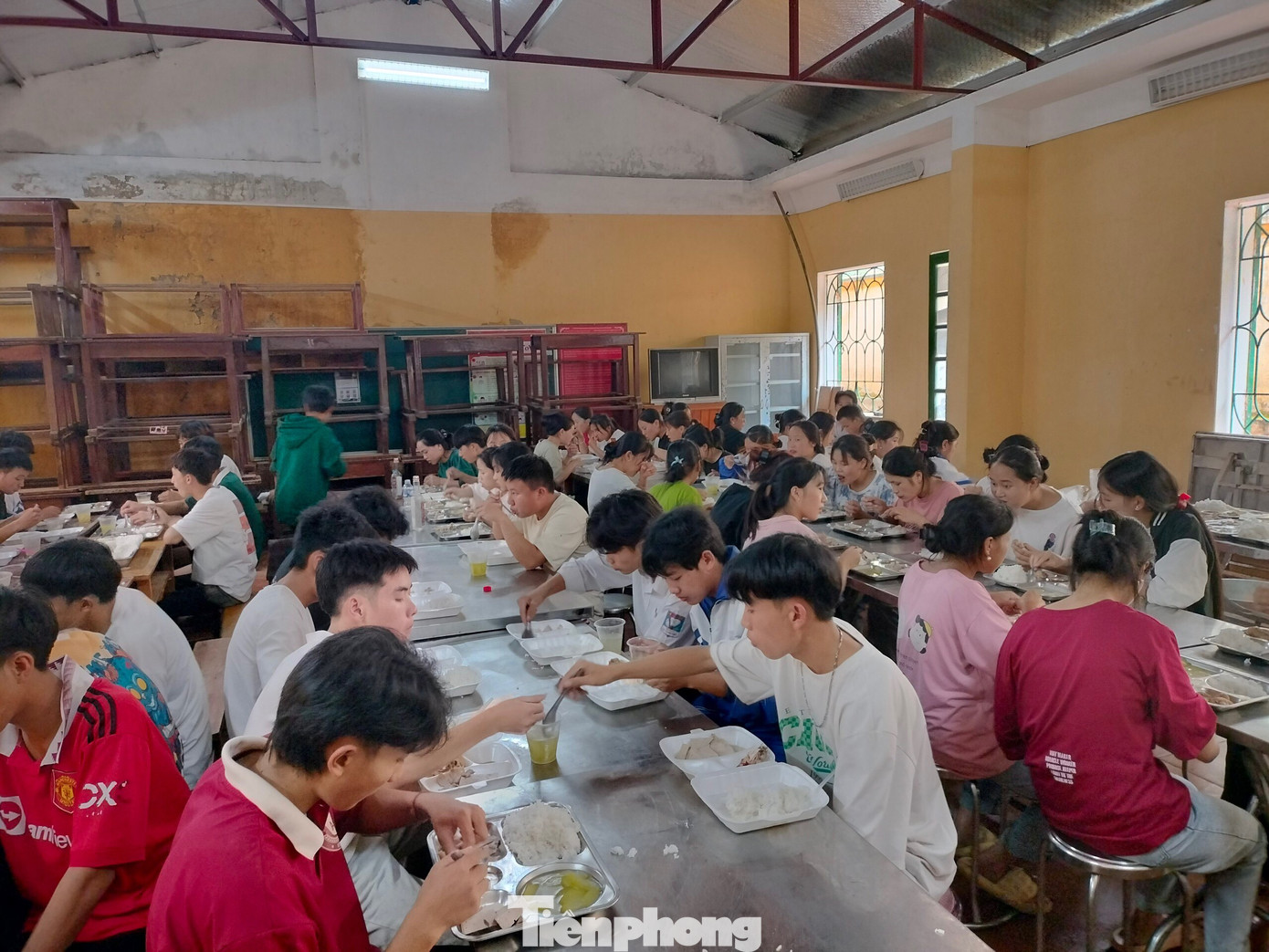 Tại đây, đoàn thanh niên tình nguyện mùa thi đã huy động và phối hợp với đoàn thanh niên từ các ban, ngành tham gia các hoạt động tiếp sức mùa thi.