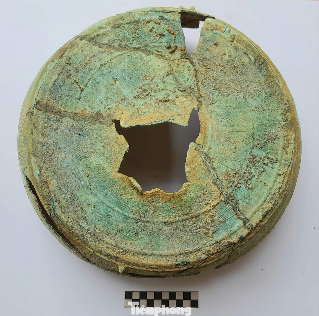Phát hiện chậu đồng cổ, niên đại khoảng thế kỷ 1 - 2 đầu Công nguyên ảnh 4 Phát hiện chậu đồng cổ, niên đại khoảng thế kỷ 1 - 2 đầu Công nguyên ảnh 4