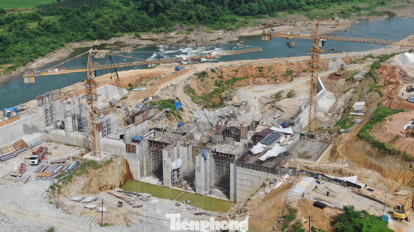 Mới đây, nhà thầu phụ của Công ty Sông Đà 6 là Công ty Cổ phần kỹ thuật Trường Phúc Lộc đã chấm dứt hợp đồng, dừng thi công các hạng mục, chặn xe cổng ra vào công trình để yêu cầu chủ đầu tư và nhà thầu chính thanh toán tiền công nợ, thanh lý hợp đồng.