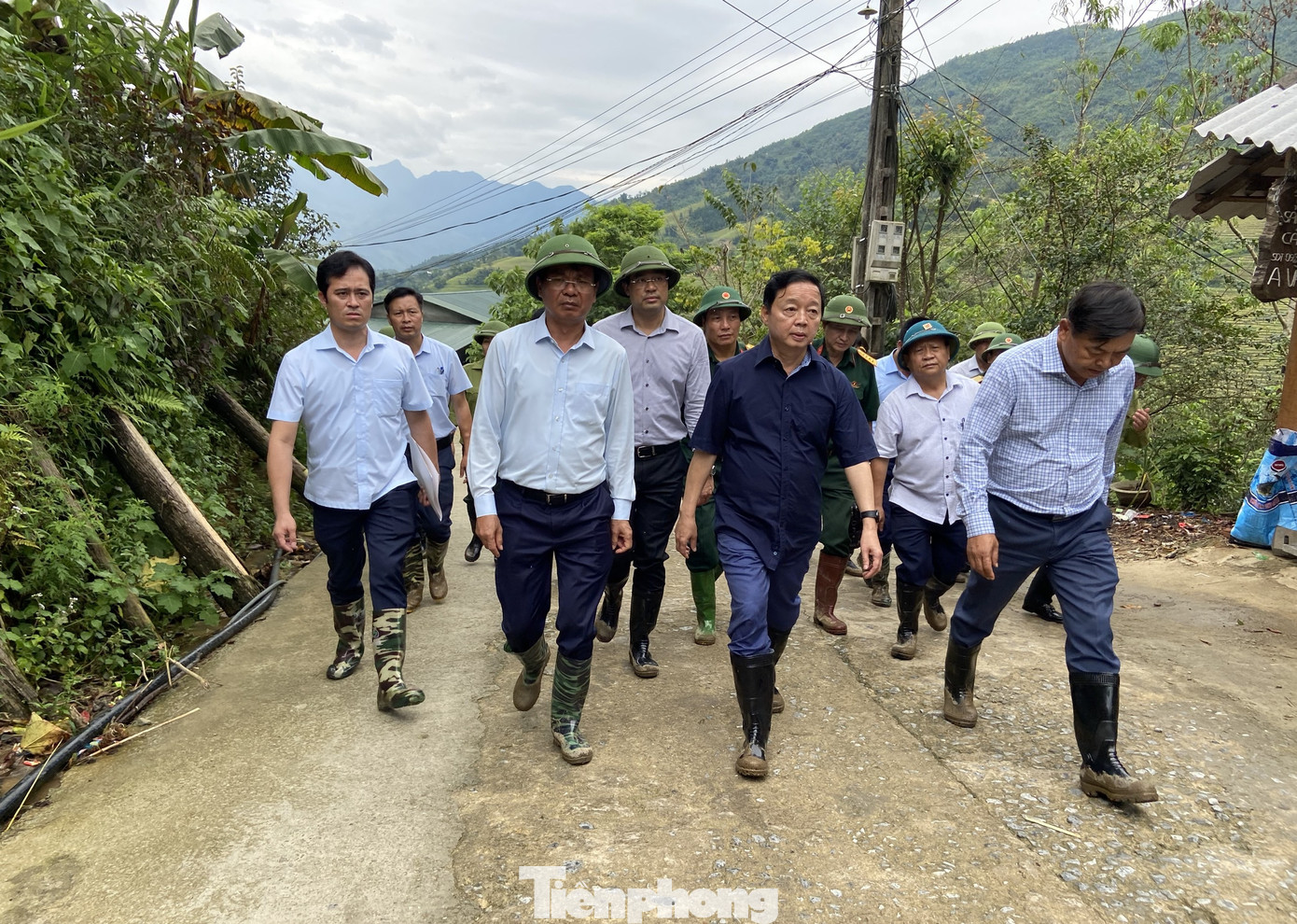 Chiều 13/9, Phó Thủ tướng Chính phủ Trần Hồng Hà cùng đoàn công tác đã đến trực tiếp hiện trường để kiểm tra vụ lũ quét xảy ra vào đêm qua (12/9) tại thôn Nậm Than, Nậm Cang, xã Liên Minh, thị xã Sa Pa.