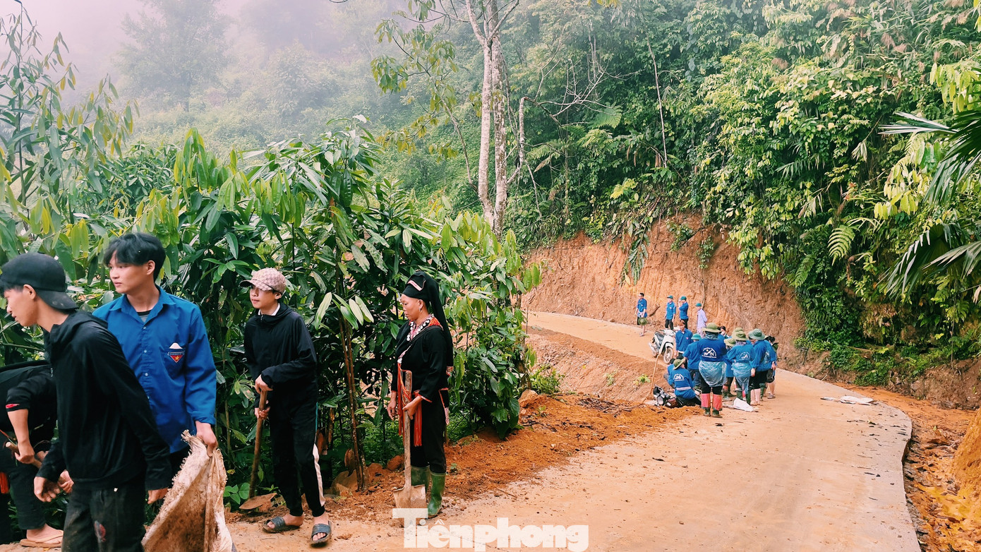 Anh Đỗ Đức Tú, đoàn thanh niên Sở Tài nguyên và Môi trường tỉnh Yên Bái cho biết, đây là một trong những hoạt động thường xuyên của sở phối hợp cùng các đoàn viên thanh niên cơ sở trong việc mở rộng, xây dựng các tuyến đường nông thôn tại các bản làng vùng sâu, vùng xa, vùng đặc biệt khó khăn trên địa bàn.
