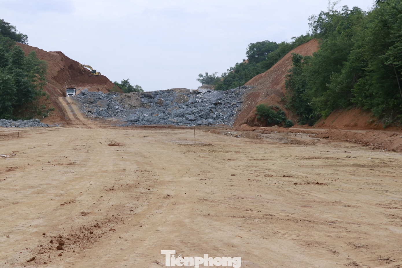 Dự án đường nối Quốc lộ 37, Quốc lộ 32C với cao tốc Nội Bài Lào Cai có tổng mức đầu tư hơn 400 tỷ đồng. Dự án đường nối Quốc lộ 37, Quốc lộ 32C với cao tốc Nội Bài Lào Cai có tổng mức đầu tư hơn 400 tỷ đồng.