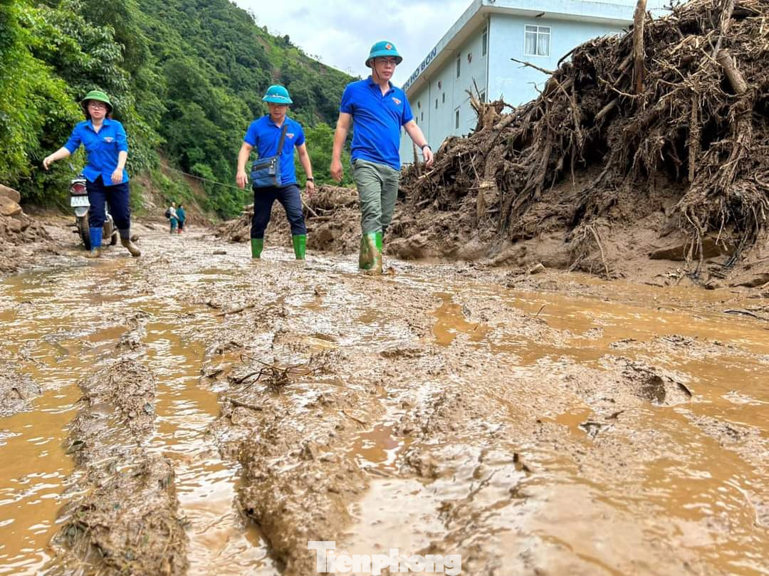 Do ảnh hưởng của mưa lớn tối ngày 5/8, 3 xã Hồ Bốn, Lao Chải, Khao Mang của huyện Mù Cang Chải bị thiệt hại nặng nề cả về người và tài sản.