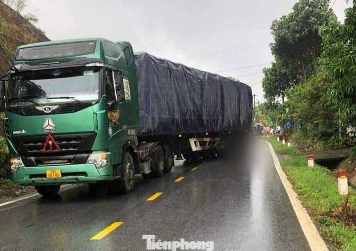 Hiện trường vụ tai nạn trên Quốc lộ 4E khiến 2 người tử vong ở huyện Bảo Thắng, Lào Cai.