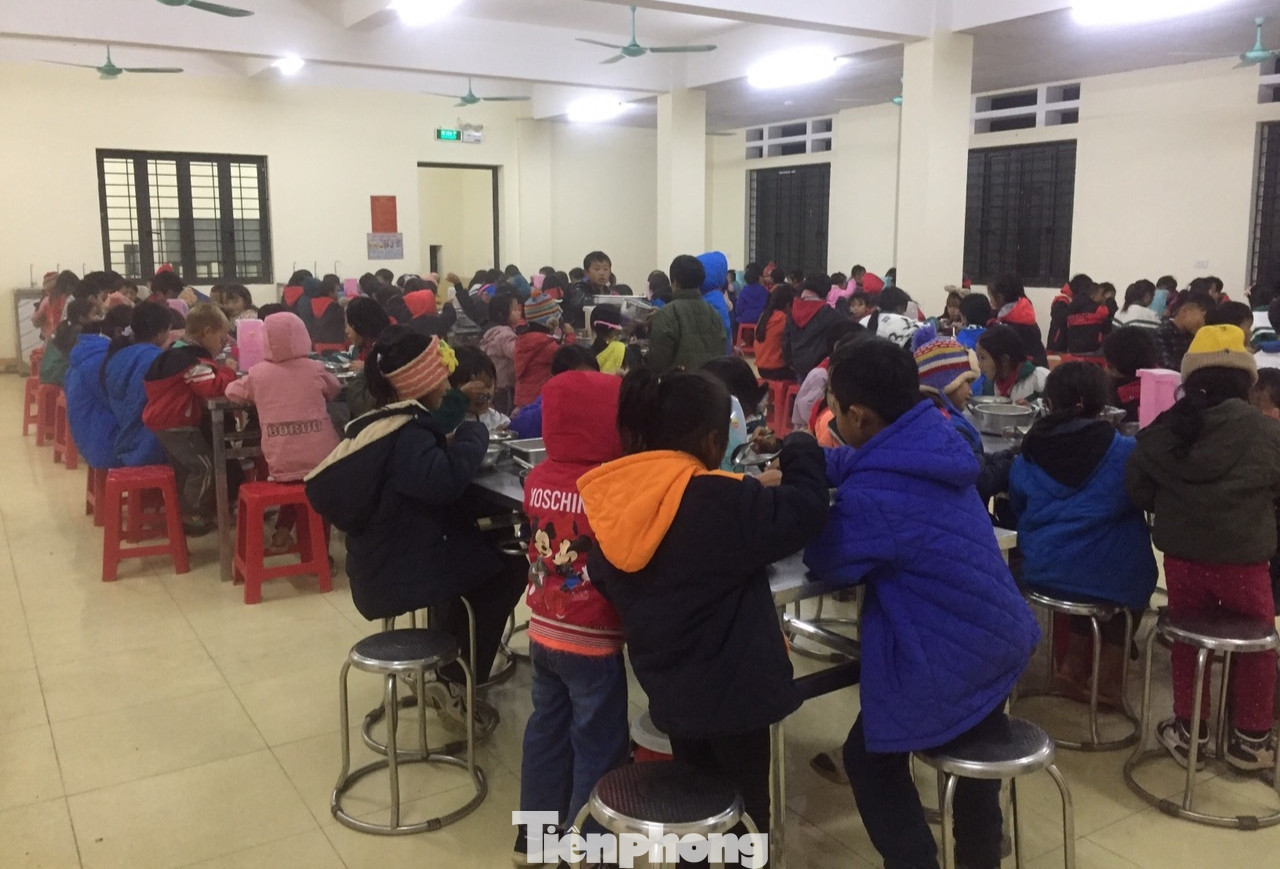 Theo lãnh đạo trường PTDTBT Tiểu học Hoàng Thu Phố 1, việc công khai số lượng, định lượng để đảm bảo các học sinh được hưởng đúng, đủ với quy định của nhà nước đối với chế độ học sinh bán trú hưởng.