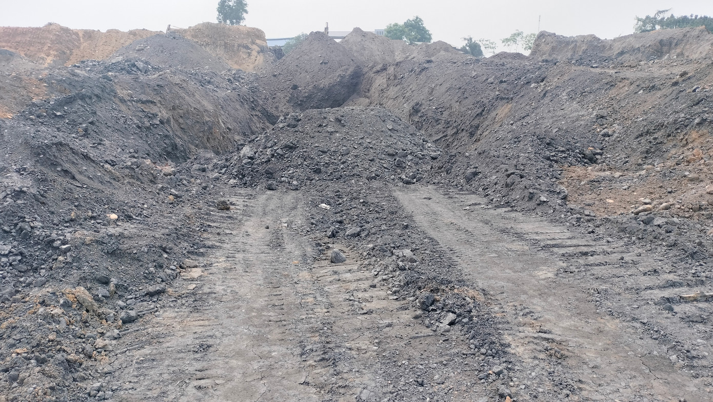 Trong thời gian tới, chính quyền địa phương sẽ phối hợp với các cơ quan ban ngành liên quan để xử lý triệt để các vụ việc, ngăn chặn kịp thời tình trạng khai thác khoáng sản trái phép, san gạt, hủy hoại đất trên địa bàn. Trong thời gian tới, chính quyền địa phương sẽ phối hợp với các cơ quan ban ngành liên quan để xử lý triệt để các vụ việc, ngăn chặn kịp thời tình trạng khai thác khoáng sản trái phép, san gạt, hủy hoại đất trên địa bàn.