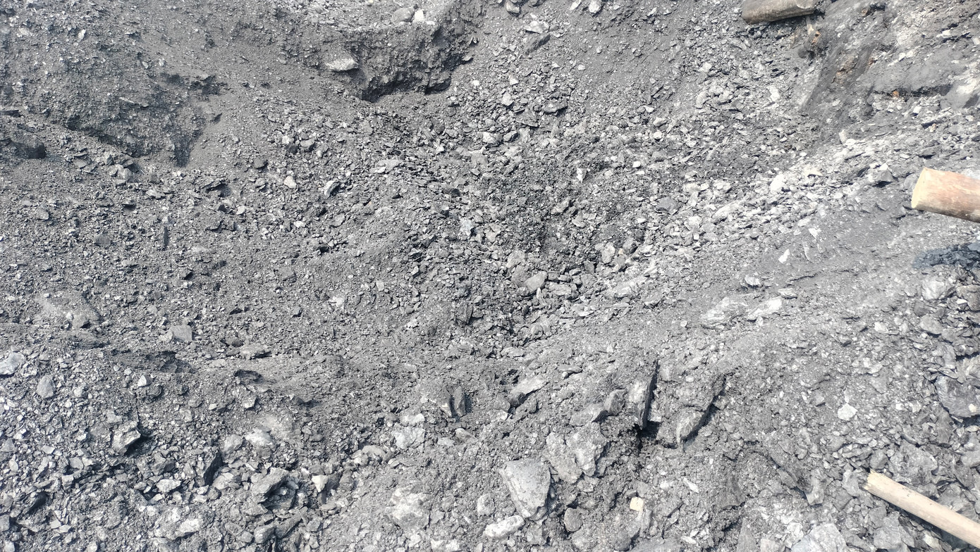 Ngày 6/3, Chủ tịch UBND huyện Văn Yên ký văn bản yêu cầu chính quyền xã kiểm tra, xử lý nghiêm vi phạm, báo cáo về UBND huyện trước ngày 10/3. Ngày 6/3, Chủ tịch UBND huyện Văn Yên ký văn bản yêu cầu chính quyền xã kiểm tra, xử lý nghiêm vi phạm, báo cáo về UBND huyện trước ngày 10/3.