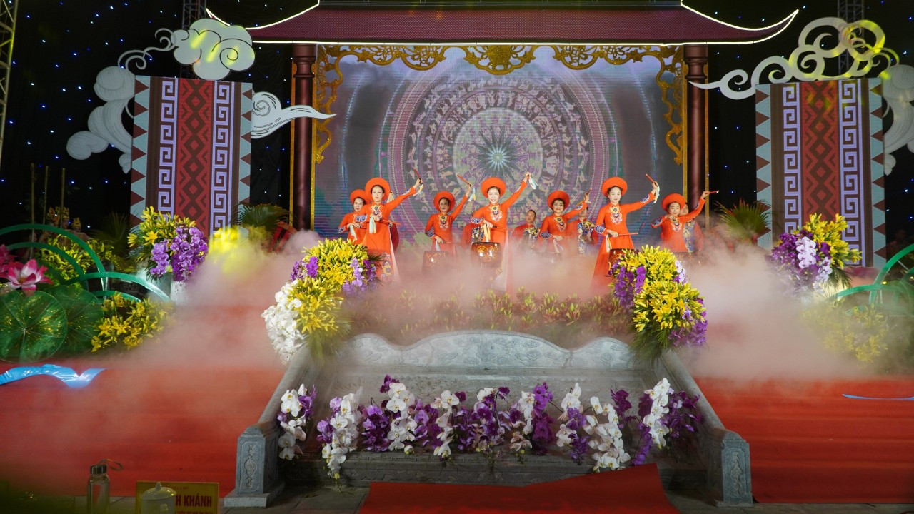 Các tiết mục Văn nghệ đặc sắc trong đêm khai hội.