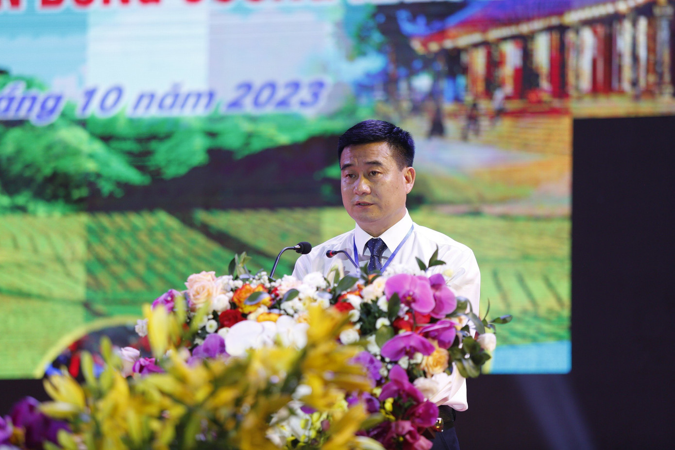 Ông Hà Đức Anh - Chủ tịch UBND huyện Văn Yên phát biểu tại buổi lễ.