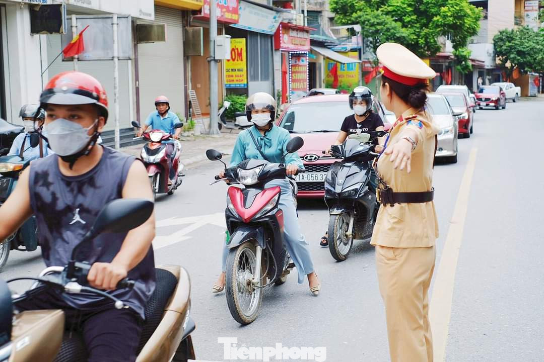 Địa điểm nữ cảnh sát giao thông làm nhiệm vụ đều là các nút giao có đèn tín hiệu, lưu lượng phương tiện lưu thông, giao cắt lớn.