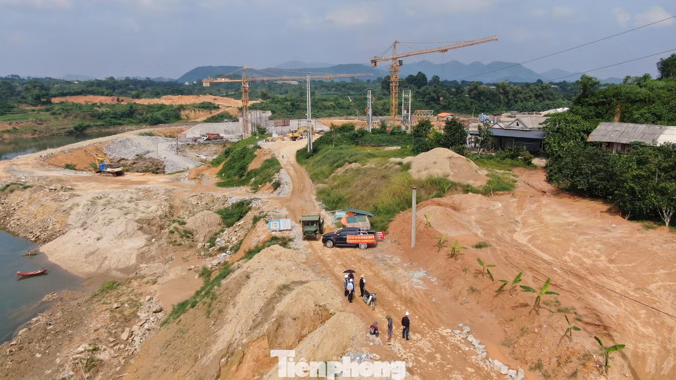 Trước đó, tháng 11/2022, Công ty Cổ phần Sông Đà 6 bị Cục thuế TP Hà Nội cưỡng chế thuế bằng cách ngưng sử dụng hóa đơn vì nợ kéo dài với số tiền hơn 8 tỷ đồng. Ngoài ra, công ty này cũng nợ 30 tháng bảo hiểm của 278 lao động với số tiền hơn 19 tỷ đồng.
