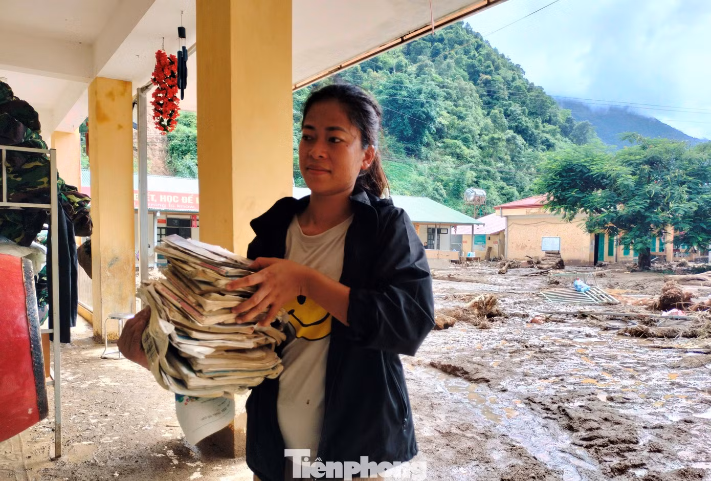 Các thầy cô giáo dọn dẹp vệ sinh, phòng ốc để chuẩn bị năm học mới. Các thầy cô giáo dọn dẹp vệ sinh, phòng ốc để chuẩn bị năm học mới.
