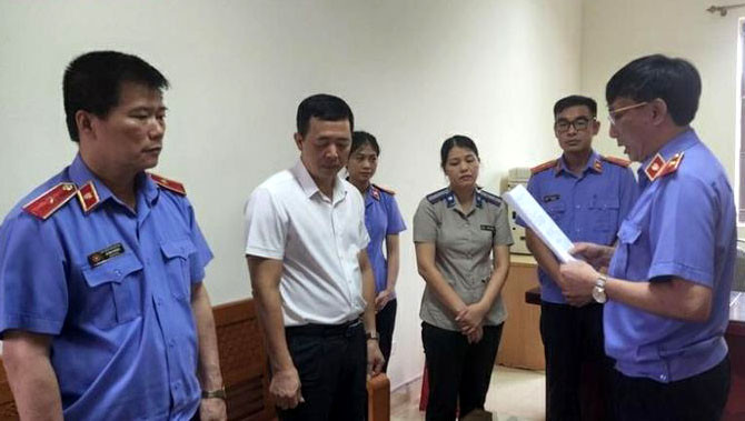 Viện KSND tối cao thi hành lệnh bắt chấp hành viên Trần Thị Hoa.