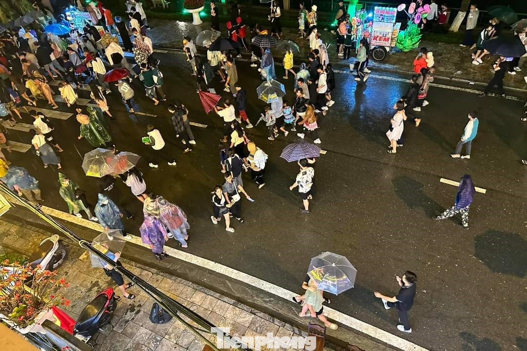 Tối 23/9, thị xã Sa Pa tổ chức Lễ kỷ niệm 120 năm du lịch Sa Pa. Đây là sự kiện được chuẩn bị với nhiều chương trình, hoạt động đặc sắc, thu hút sự quan tâm của người dân và du khách gần xa.