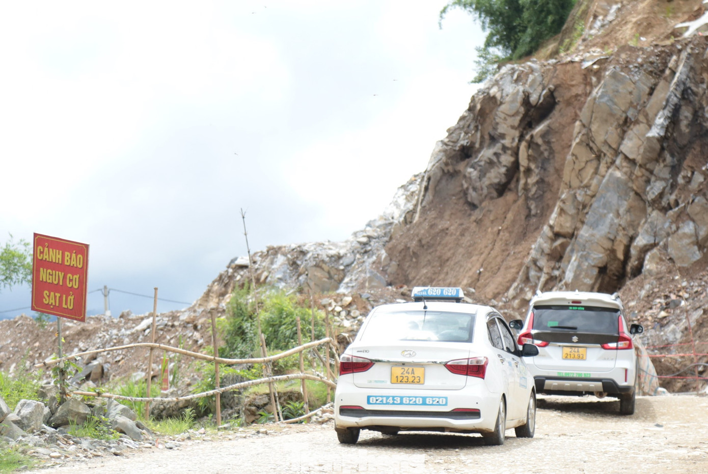 Hiện một số "điểm đen" có nguy cơ sạt lở cao cần khẩn trương xử lý để đảm bảo an toàn, nhất là khi mùa mưa lũ đang đến gần.