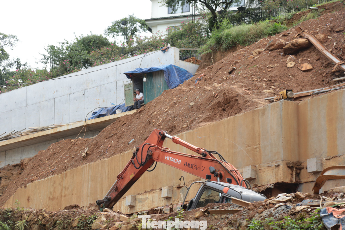 Đến thời điểm hiện tại, chủ đầu tư đang phải khắc phục sự cố, xây dựng bờ kè, hoàn trả lại đường bị hư hỏng do vụ sạt lở gây ra.