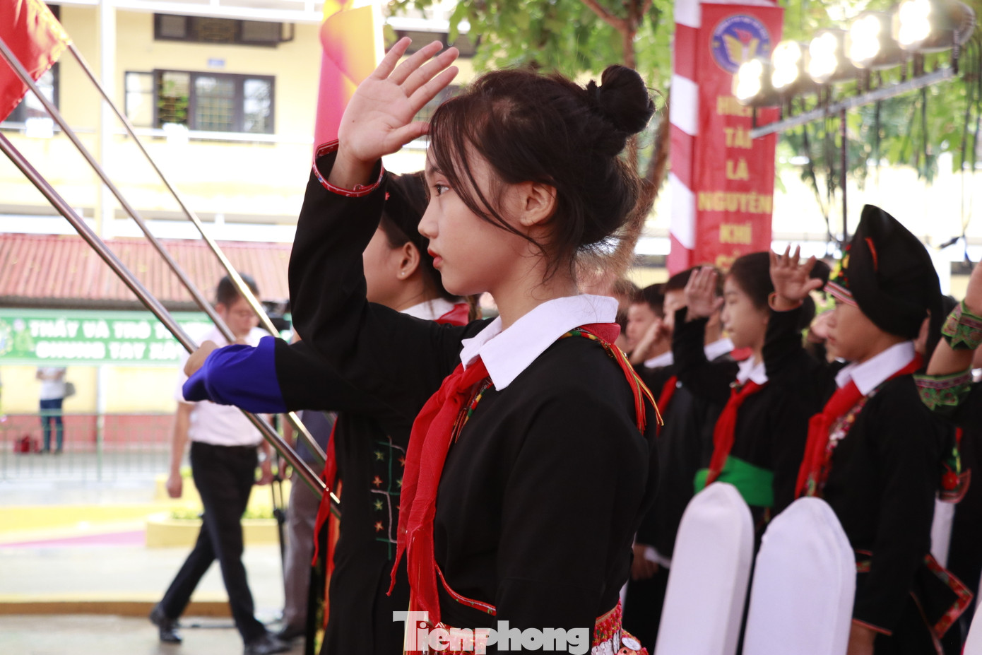 Thường trực Ban Bí thư Trương Thị Mai mong muốn các cấp, các ngành của tỉnh Yên Bái cũng như huyện Văn Yên luôn dành trái tim yêu thương của những người thầy với tinh thần "tất cả vì học sinh thân yêu", thay cha mẹ các em chăm lo việc học hành, bữa ăn, giấc ngủ, giáo dục nhân cách, phẩm chất, bảo đảm an toàn cho các em, để ở trường, các em cảm nhận được đây là mái ấm, là gia đình thứ hai, là "trường học hạnh phúc”.