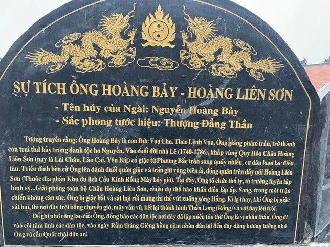 Bia đá ghi tích ông Hoàng Bảy của Khu du lịch cầu kính Rồng Mây Lai Châu.
