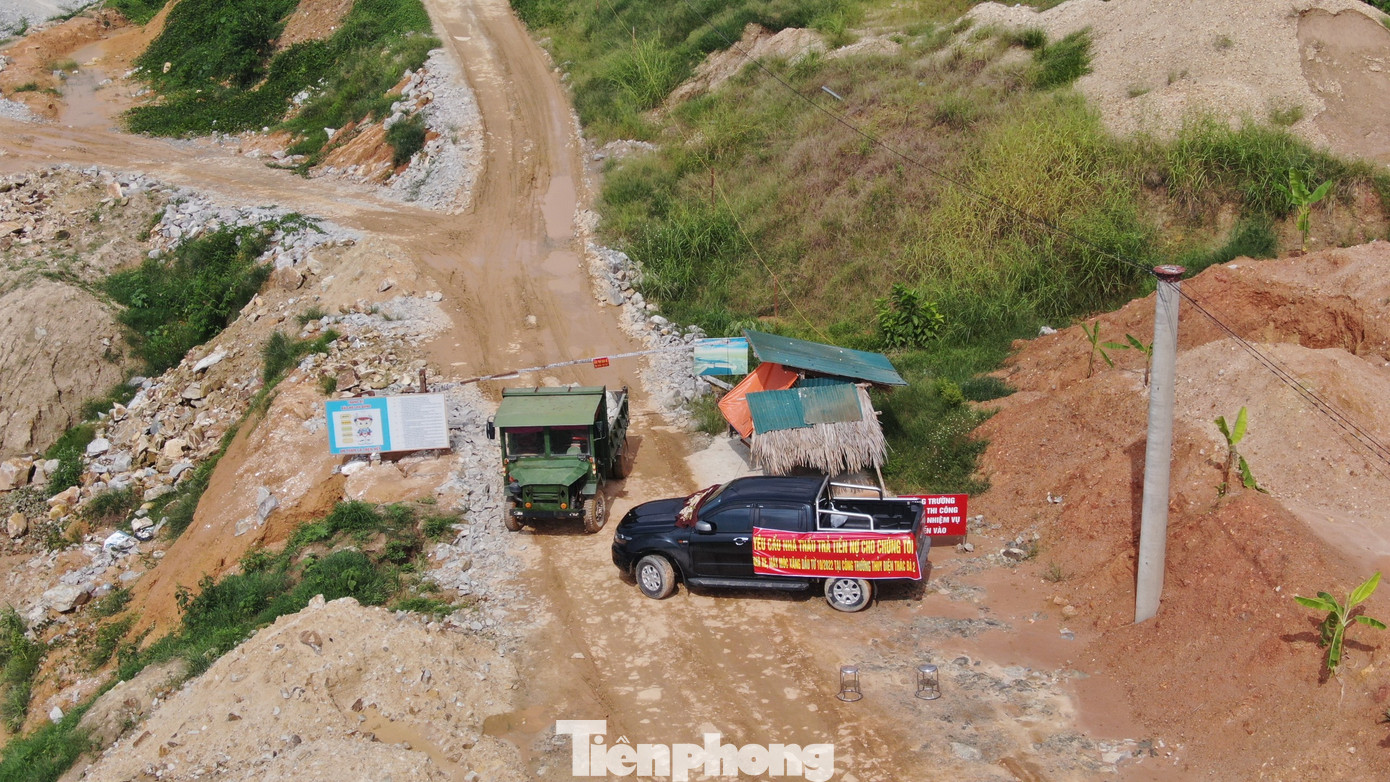 Ông Nguyễn Thế Hiệu - đại diện Công ty Cổ phần kỹ thuật Trường Phúc Lộc cho biết, hiện Công ty Sông Đà 6 là nhà thầu chính đang nợ đơn vị hơn 500 triệu đồng. Phía doanh nghiệp đã hoàn thiện đầy đủ các chứng từ, hóa đơn, nhưng Công ty Cổ phần Sông Đà 6 vẫn chưa quyết toán theo đúng hợp đồng hai bên đã ký kết.