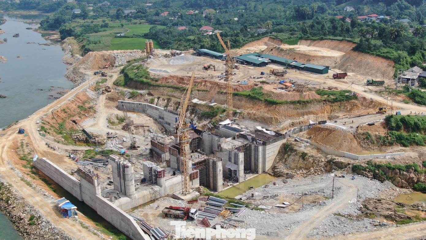 Liên quan đến vấn đề này, trao đổi với Tiền Phong, đại diện Công ty CP đầu tư Thuỷ điện Thác Bà 2 cho biết, đối với các đơn vị bị Công ty Cổ phần Sông Đà 6 nợ tiền thanh toán hợp đồng, đơn vị đã hướng dẫn làm thủ tục gửi chủ đầu tư. Từ đó, đơn vị có căn cứ chỉ đạo, đốc thúc phía nhà thầu thanh toán theo đúng quy định.