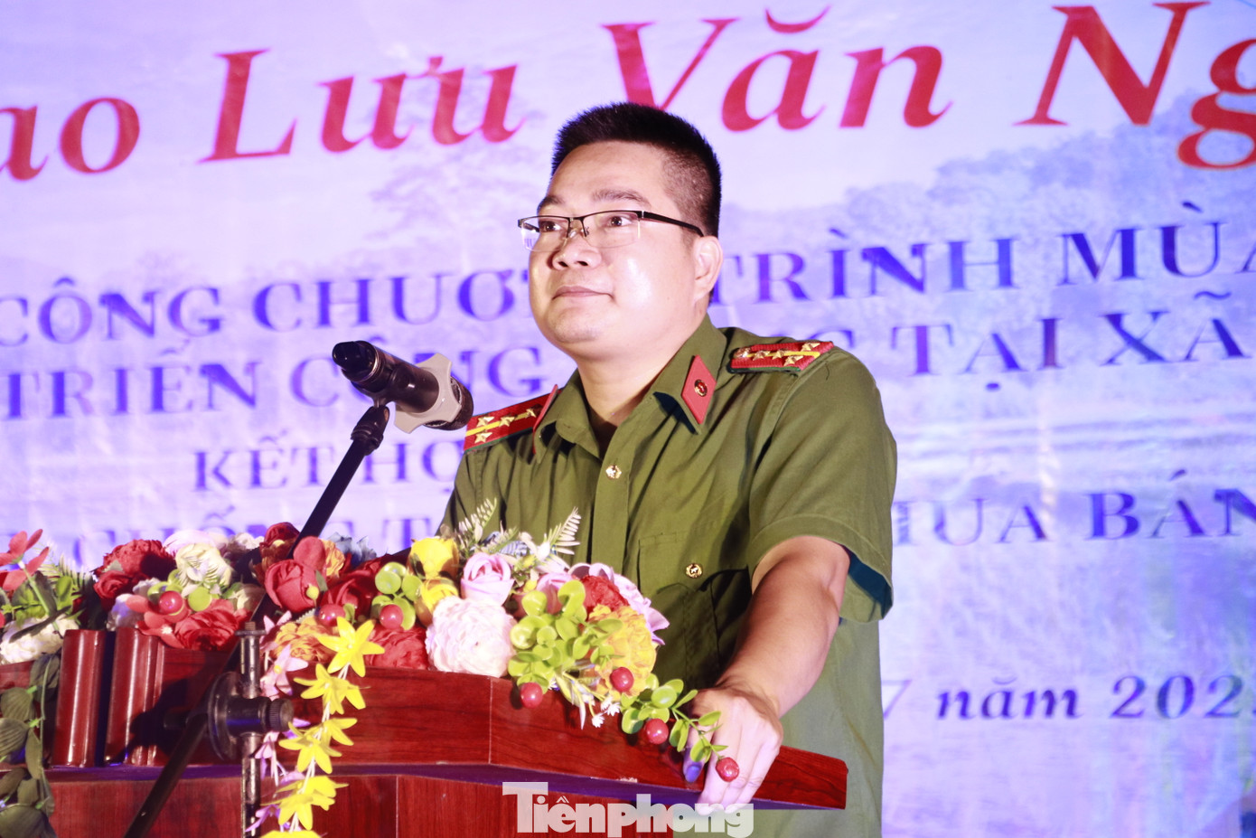 Công an huyện Lục Yên tuyên truyền về phòng, chống tội phạm mua bán người.