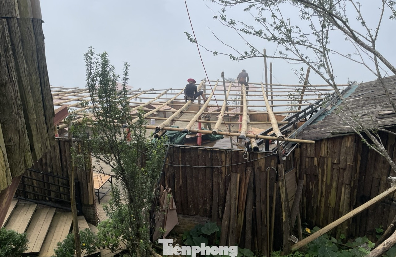 Trong khu đó, những công trình ngoài diện tích 400 m2 kể trên đều vi phạm nên UBND thị xã đã yêu cầu chủ cơ sở tự tháo dỡ.