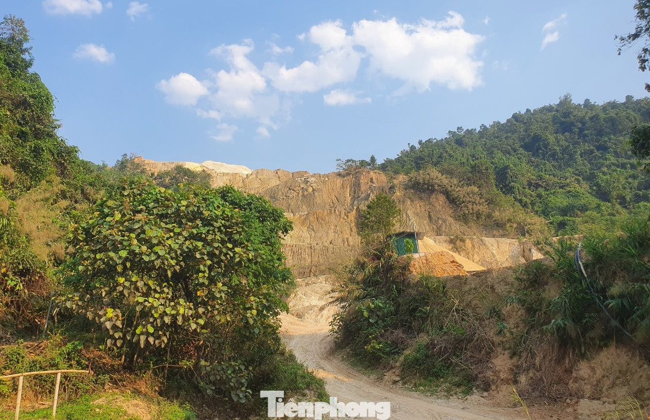 Các hoạt động khai thác tại mỏ cao lanh Sơn Mãn diễn ra từ đầu tháng 4/2023. Các hoạt động khai thác tại mỏ cao lanh Sơn Mãn diễn ra từ đầu tháng 4/2023.