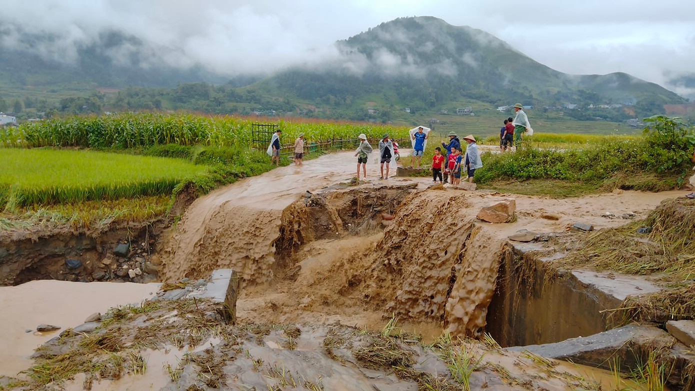 Nhiều hệ thống kênh mương thủy lợi có nguy cơ bị ảnh hưởng do mưa bão. Nhiều hệ thống kênh mương thủy lợi có nguy cơ bị ảnh hưởng do mưa bão.