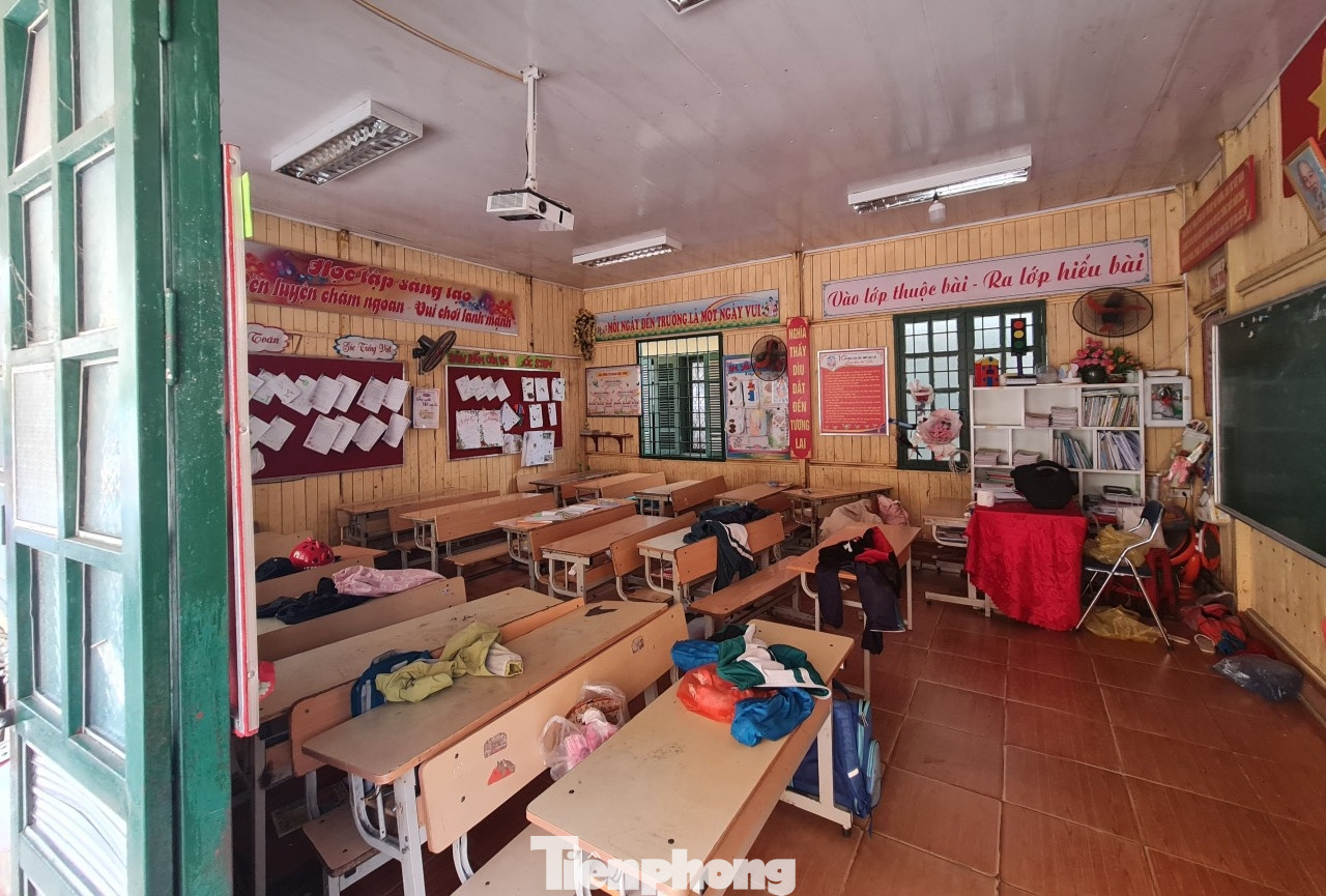 Trao đổi với PV báo Tiền Phong, ông Phan Đăng Toàn - Bí thư Đảng ủy thị xã Sa Pa cho biết, hiện trường Tiểu học Sa Pa đang được quy hoạch xây dựng trường mới tại phường Phan Si Păng, cách địa điểm cũ khoảng 1km.