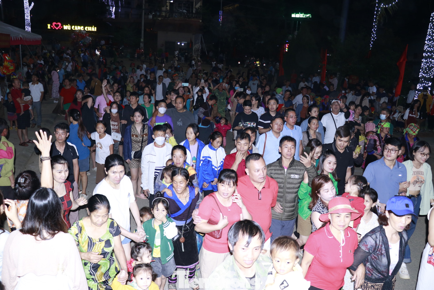 Trao đổi với Tiền Phong, bà Lương Thị Xuyến - Phó Chủ tịch UBND huyện Mù Cang Chải cho biết, địa phương đang cố gắng và phấn đấu hết sức mình để thực hiện thắng lợi mục tiêu đến năm 2025 xây dựng huyện Mù Cang Chải trở thành huyện du lịch, là điểm đến bản sắc, an toàn, thân thiện.