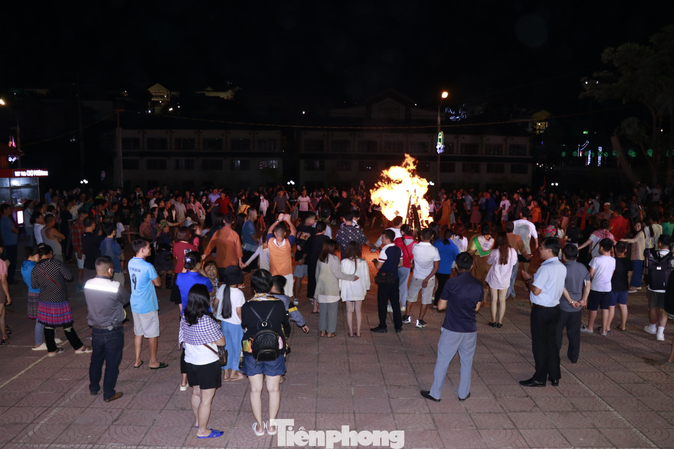 Nằm trong khuôn khổ các hoạt động chào mừng Tết Độc lập 2/9 và lễ hội mùa vàng năm 2023, huyện Mù Cang Chải tổ chức nhiều hoạt động đặc sắc, phong phú từ ngày 1/9 đến 4/9 như tổ chức thi đấu các môn thể thao dân tộc, các trò chơi dân gian; hội diễn nghệ thuật quần chúng và trình diễn trang phục các dân tộc trên địa bàn huyện; một số hoạt động trải nghiệm mang đậm bản sắc văn hóa của đồng bào các dân tộc trong huyện, đặc biệt là dân tộc Mông.