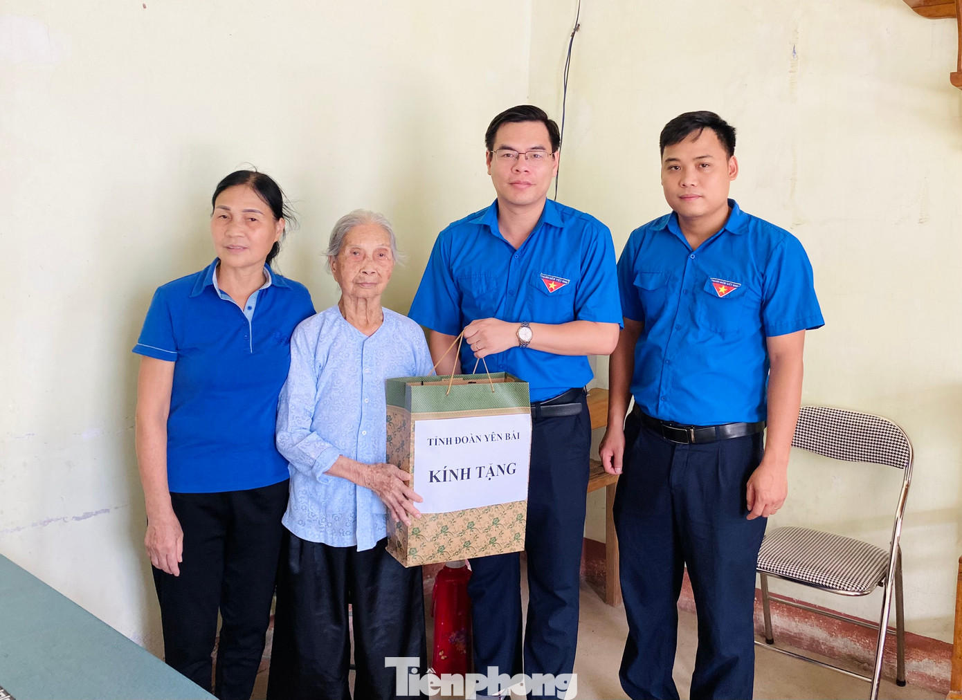 Nhân Kỷ niệm 76 năm Ngày thương binh liệt sỹ, các cấp bộ Đoàn trên địa bàn tỉnh đã trao tặng hàng ngàn suất quà; thăm hỏi, giúp đỡ gia đình liệt sỹ, người có công với cách mạng, mẹ Việt Nam anh hùng.