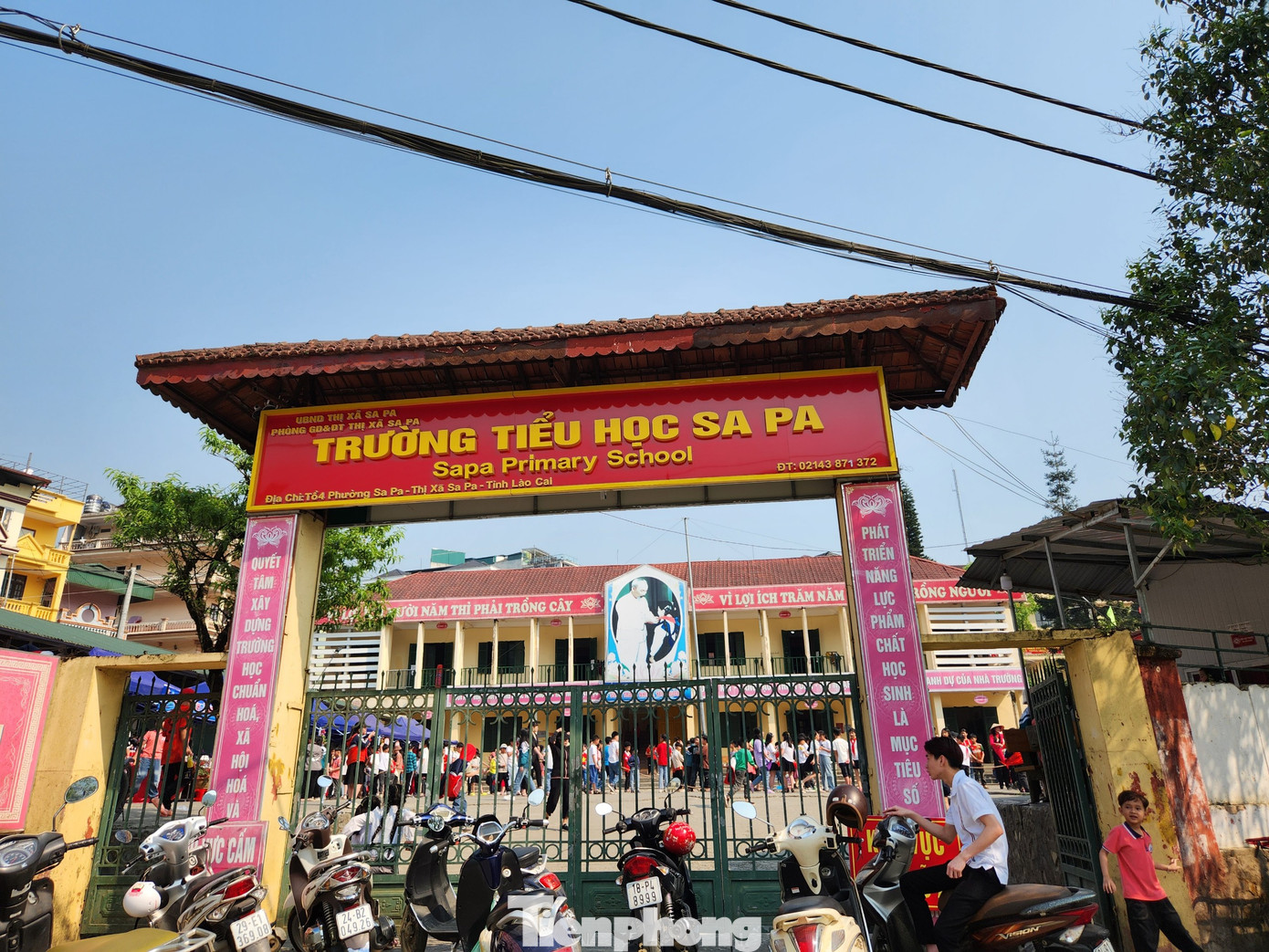 Trường tiểu học Sa Pa, tổ 4, phường Sa Pa, thị xã Sa Pa, tọa lạc ngay trục chính đường Xuân Viên, giữa trung tâm sầm uất bậc nhất thị xã Sa Pa.