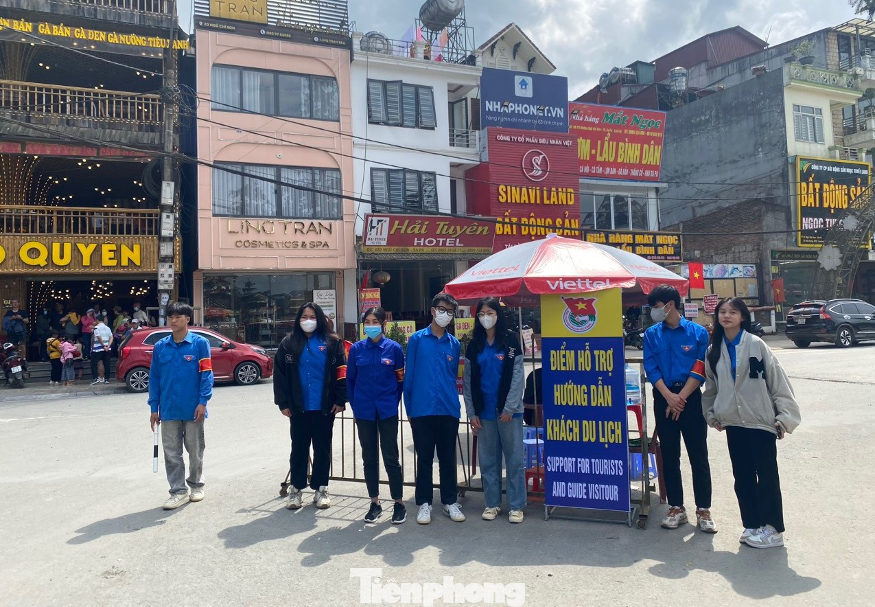 Thành lập các điểm chốt phục vụ, tư vấn, hướng dẫn, chỉ đường cho khách du lịch tới các điểm tham quan.