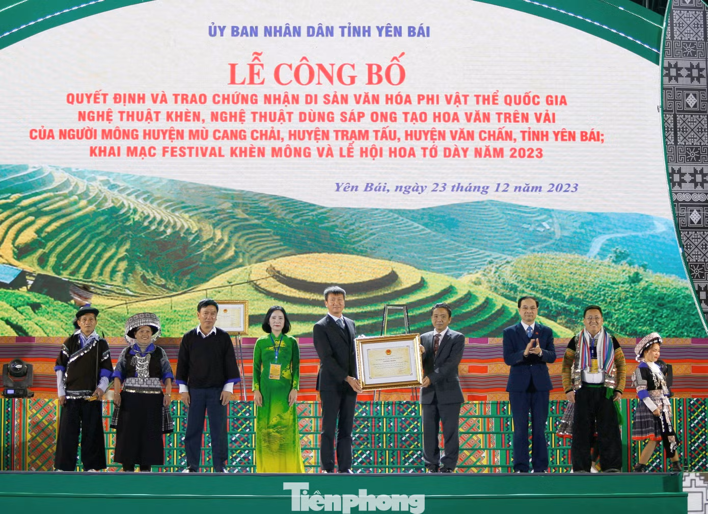 Trao Chứng nhận di sản văn hóa phi vật thể quốc gia đối với Nghệ thuật Khèn và Nghệ thuật dùng sáp ong tạo hoa văn trên vải của người Mông huyện Mù Cang Chải, huyện Trạm Tấu, huyện Văn Chấn.