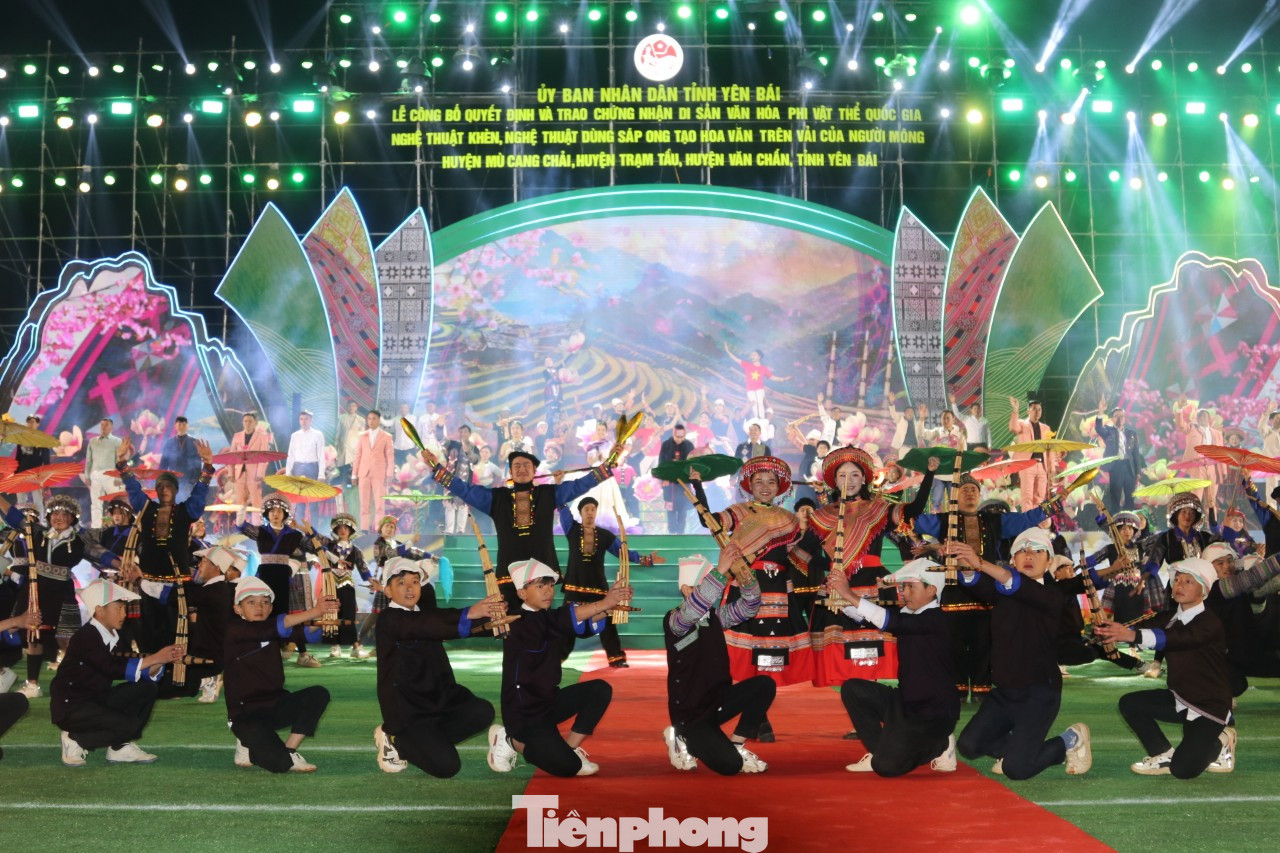 Màn văn nghệ với chủ đề Thanh âm giữa ngàn mây. Màn văn nghệ với chủ đề Thanh âm giữa ngàn mây.