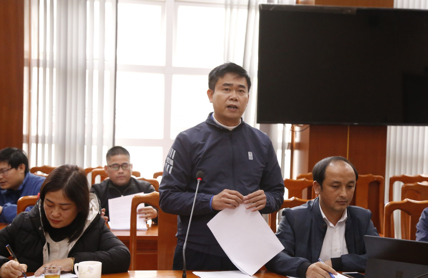 Hiệu trưởng Trường PTDTBT Tiểu học Hoàng Thu Phố 1 giải trình vụ việc. Ảnh Báo Lào Cai