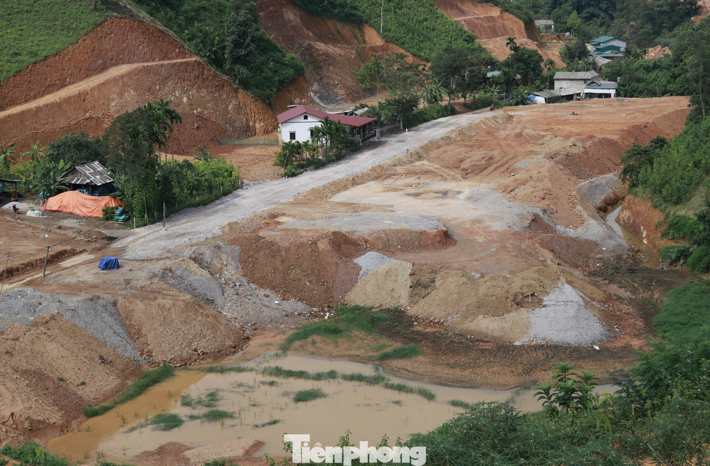 Khu vực đất nông nghiệp bị san lấp.