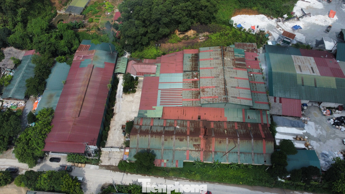 Theo hồ sơ cơ quan chức năng, trại lợn trên chưa có giấy tờ, thủ tục cấp phép về xây dựng cũng như chưa cung cấp được các giấy tờ về việc chăn nuôi.