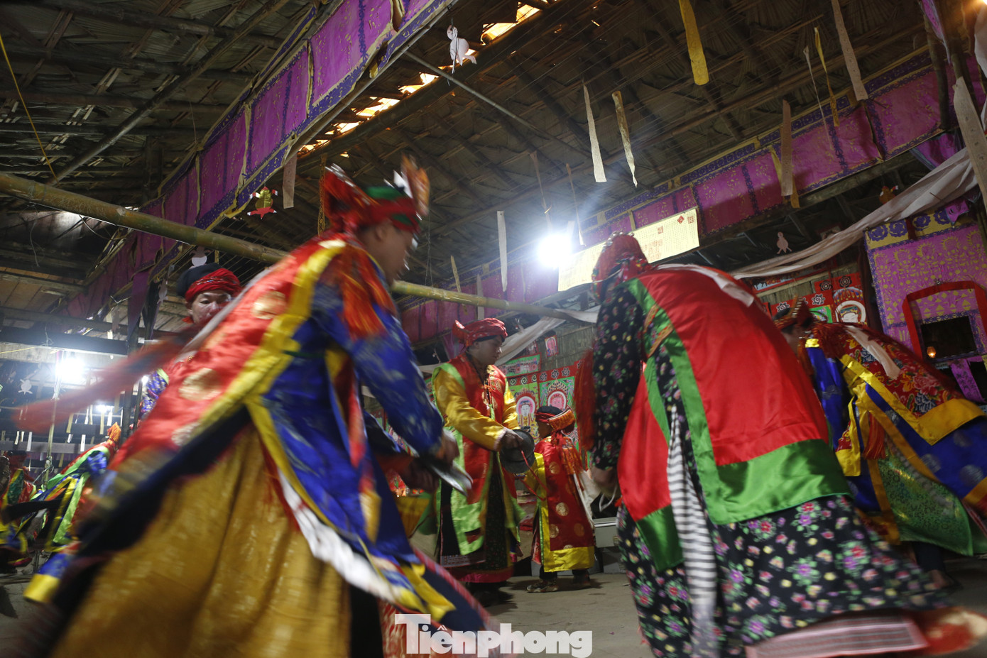 Theo tín ngưỡng người Dao, lễ cấp sắc là một thủ tục bắt buộc đối với nam giới (có phần giống như lễ thành đinh của các dân tộc khác). Chỉ những người được cấp sắc mới được coi là trưởng thành, được tham gia vào các công việc hệ trọng của dòng tộc, bản làng.