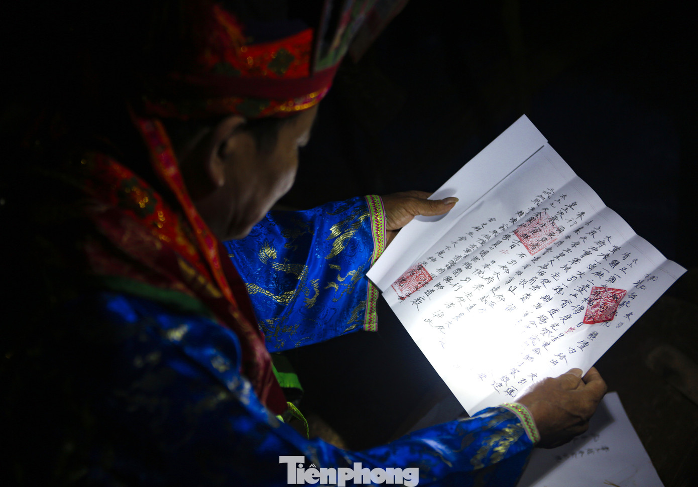 Đặc biệt trong lễ cấp sắc là cấp đạo sắc cho người thụ lễ với 10 điều cấm và 10 điều nguyện. Quan trọng nhất trong nghi lễ là cấp pháp danh cho người thụ lễ.