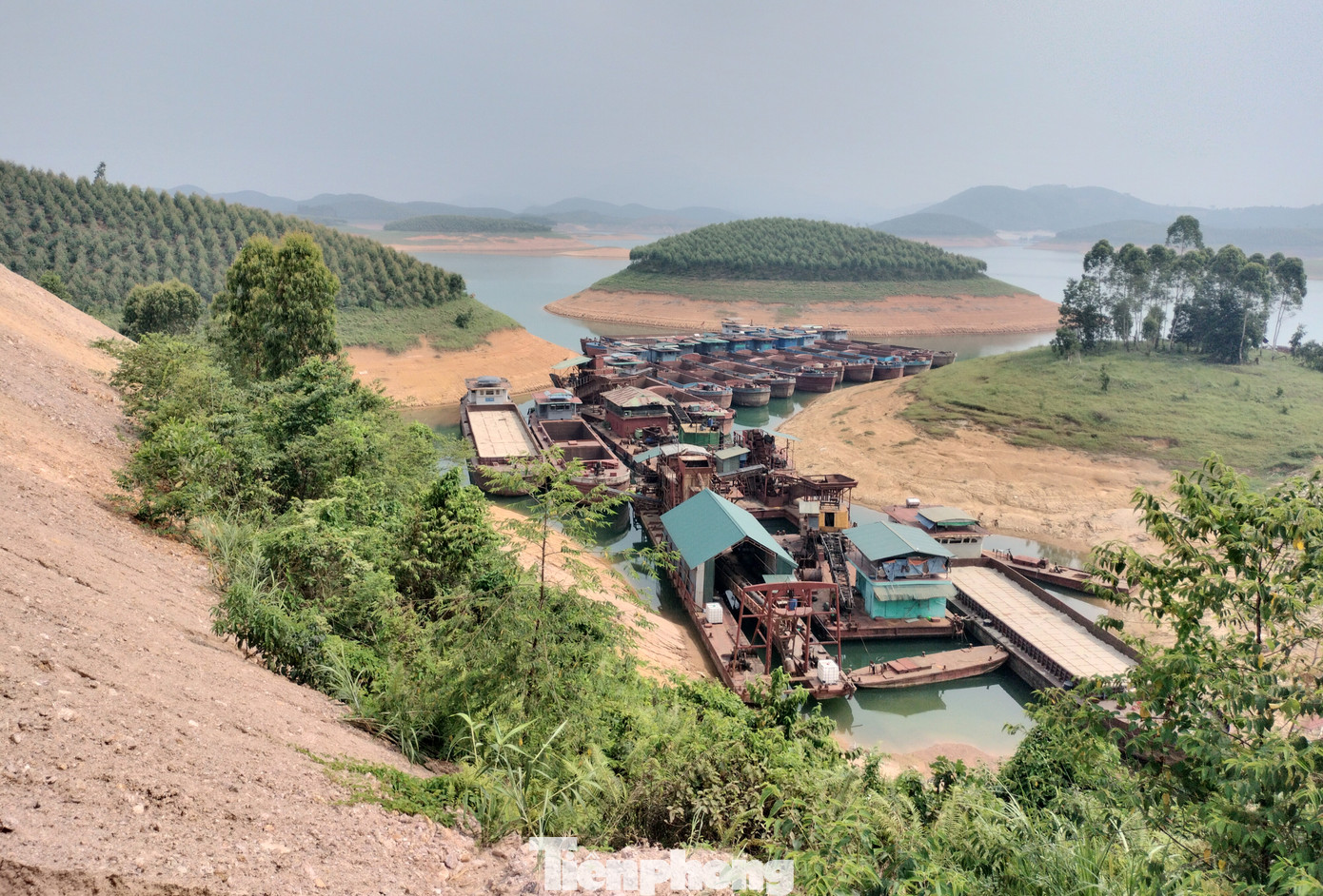 Theo Ban chỉ huy Phòng chống thiên tai - Tìm kiếm cứu nạn tỉnh Yên Bái, từ chiều tối và đêm ngày 12/6 đến ngày 14/6, trên địa bàn tỉnh sẽ có mưa rào và dông rải rác, cục bộ có mưa vừa, mưa to. Mực nước vì thế có thể được bổ sung, dâng lên, cải thiện tình hình.